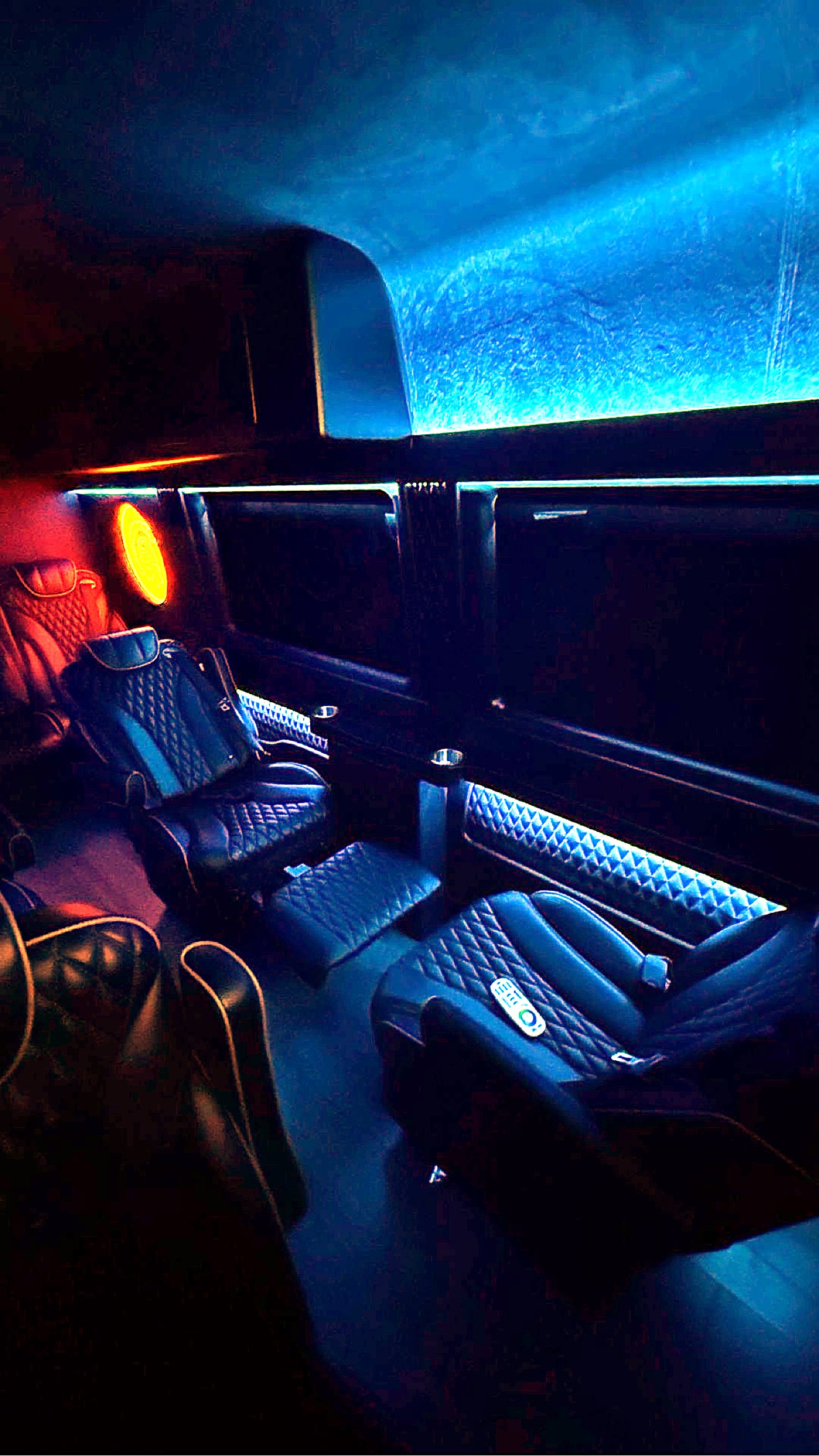 Face-to-face club seating in the Jet Sprinter with a reclined lounge chair and foldable table